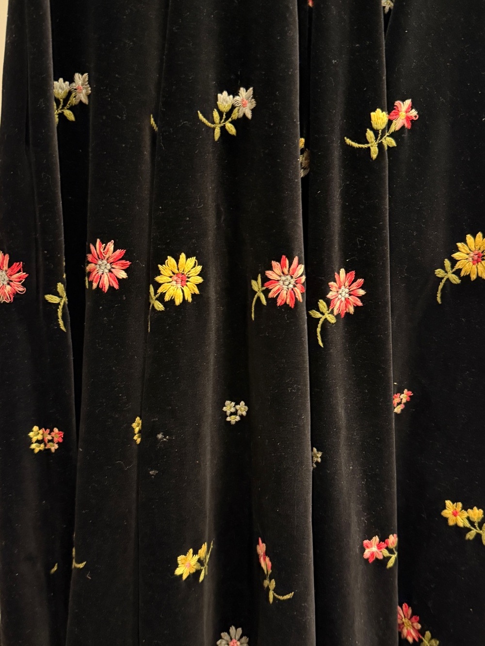 Vintage 1950s Anne Fogarty Embroidered Black Velvet  Fit & Flare Midi Dress S 4 - Picture 8 of 11